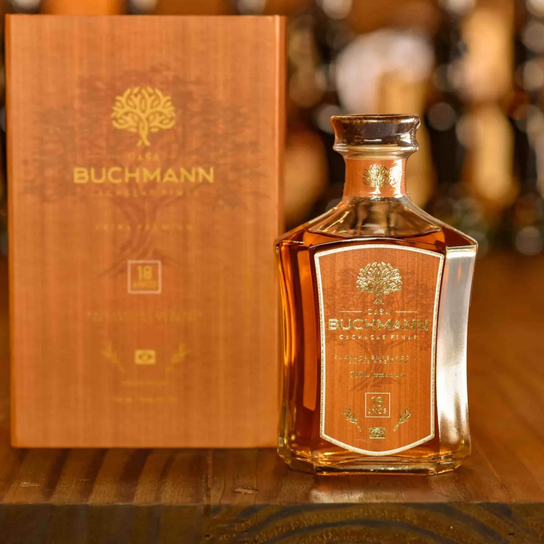 CACHAÇA ENVELHECIDA EM CARVALHO FRANCÊS 18 ANOS (700Ml)