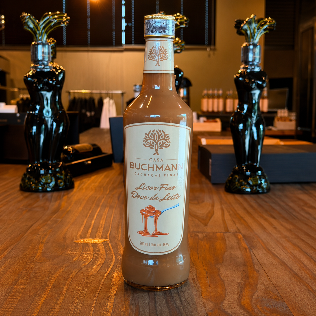 LICOR FINO COM SABOR DOCE DE LEITE (700Ml)