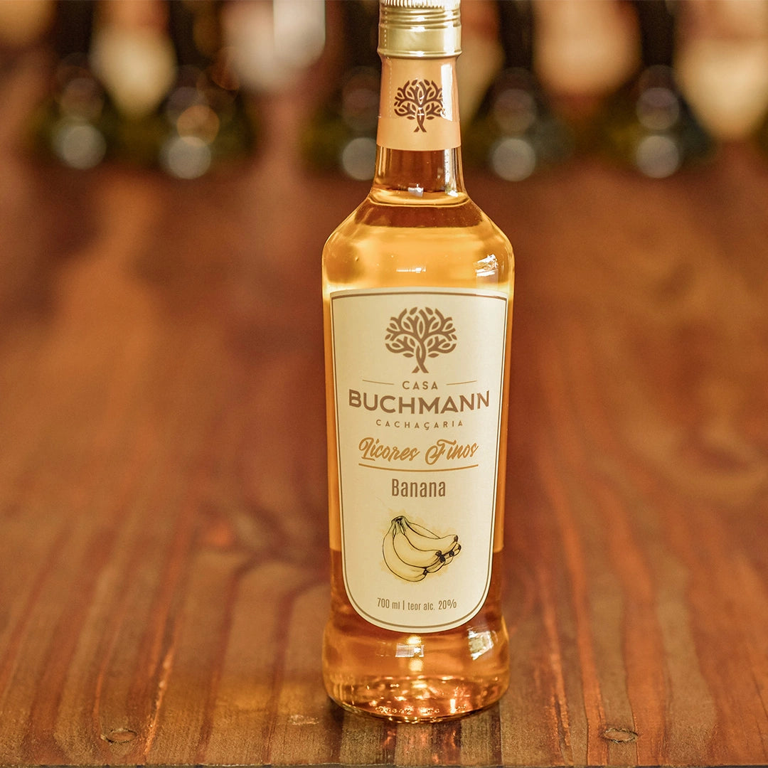 LICOR FINO COM SABOR DE BANANA (700Ml)