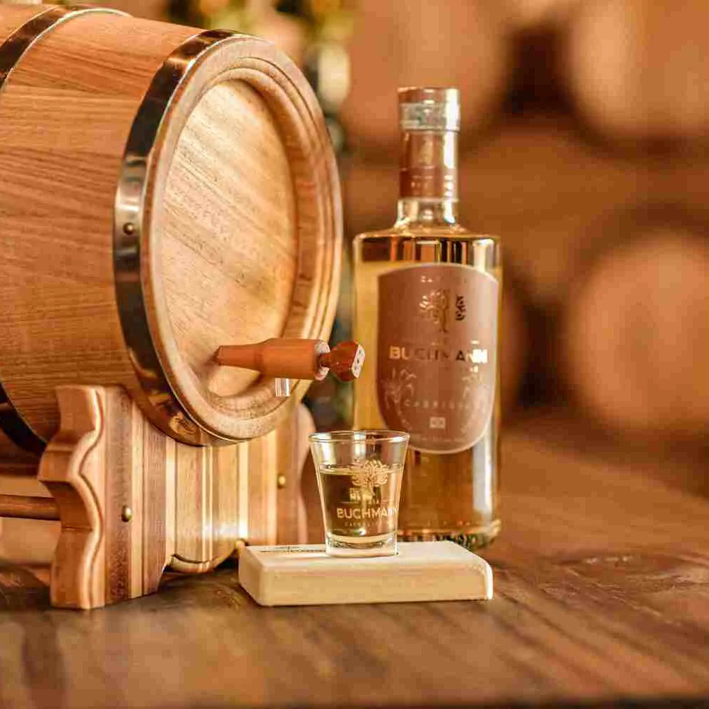 CACHAÇA ENVELHECIDA EM MADEIRA CABRIÚVA 3 ANOS (700Ml)