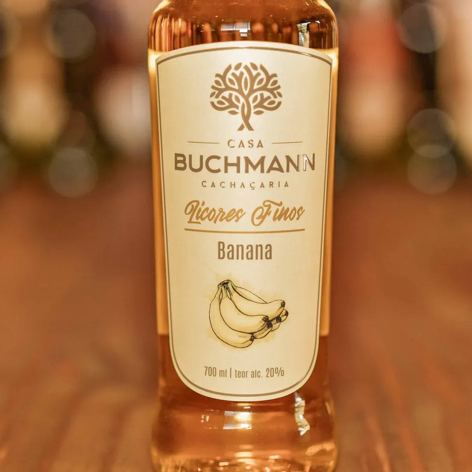 LICOR FINO COM SABOR DE BANANA (700Ml)