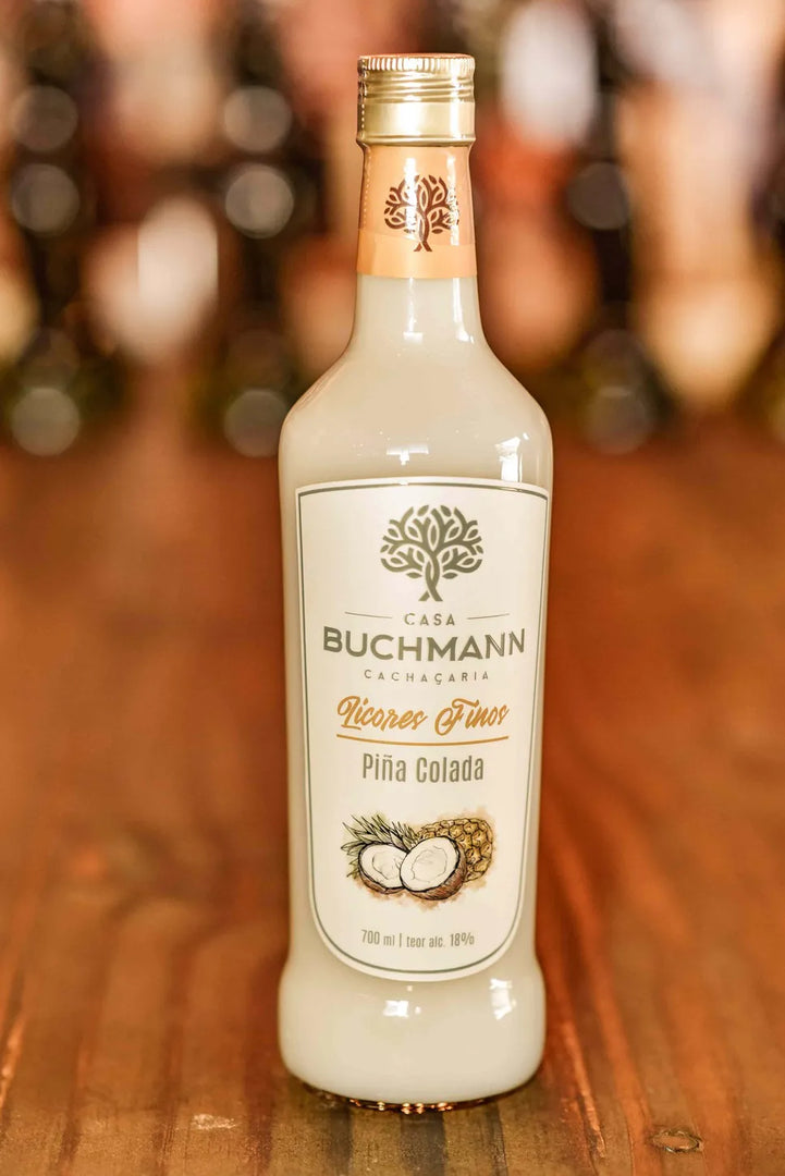 LICOR FINO COM SABOR DE PIÑA COLADA (700Ml)